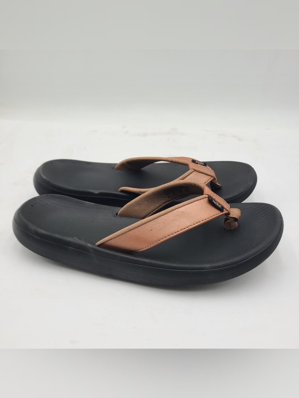 B48 Nike Bella Kai Rose Gold Black Flip Flops Sandals Womens Sz 7 Comfort Thong